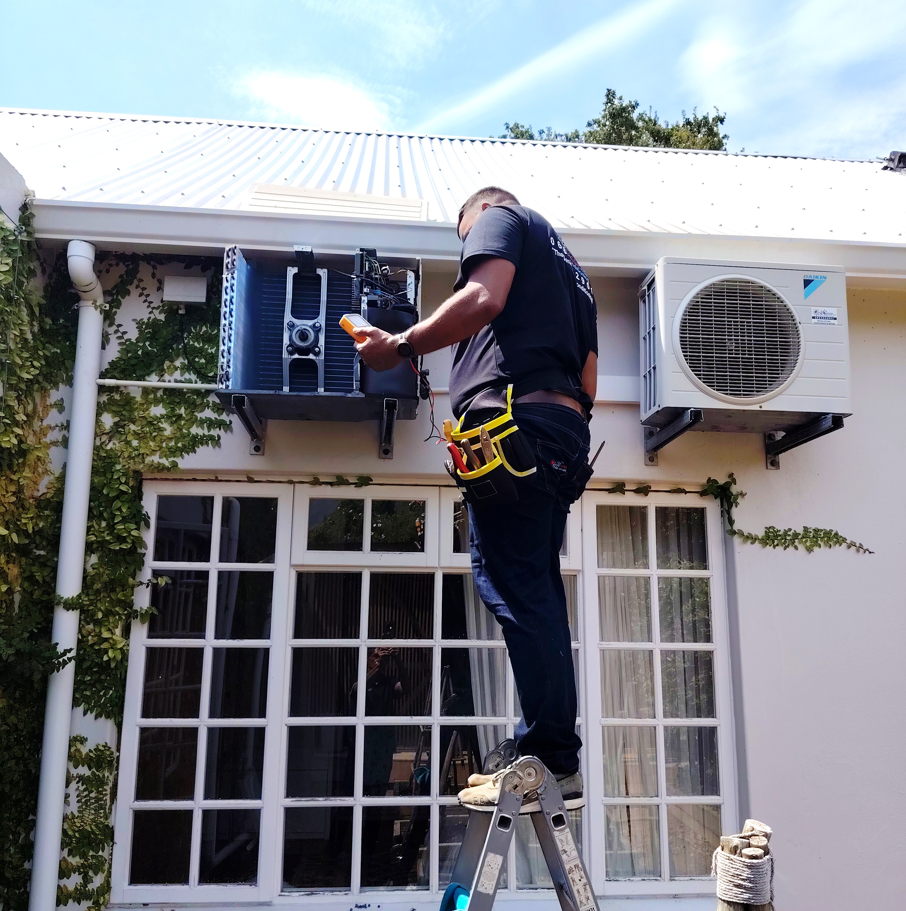 Fault finding and repairs on Daikin inverter mid wall split in Constantia Cape Town