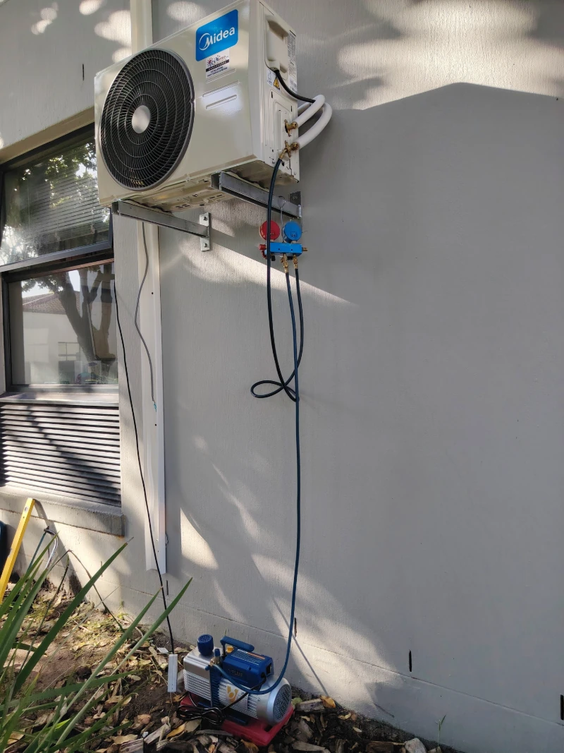 Celtic Molecular Diagnostics air conditioning project photo 10